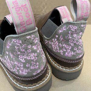 NWOT Georgia Boot Romeo Ankle Boot with Embroidered Pink Flowers